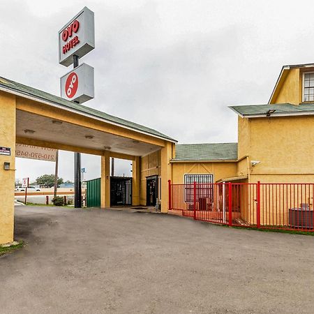 Oyo Hotel San Antonio Lackland Near Seaworld Buitenkant foto