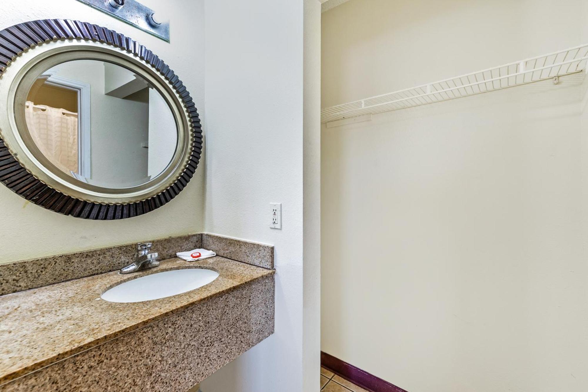 Oyo Hotel San Antonio Lackland Near Seaworld Buitenkant foto